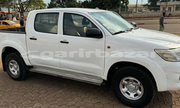Acheter Occasion Voiture Toyota Hilux Blanc à Yaoundé, Central Cameroon Acheter Occasion Voiture Toyota Hilux Blanc à Yaoundé, Central Cameroon