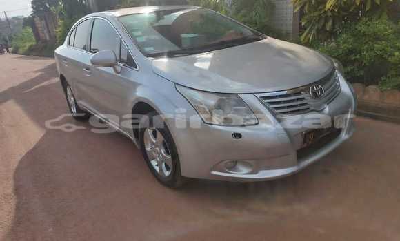 Sayi Na hannu Toyota Avensis Azurfa Mota in Yaounde a Babban Kamaru