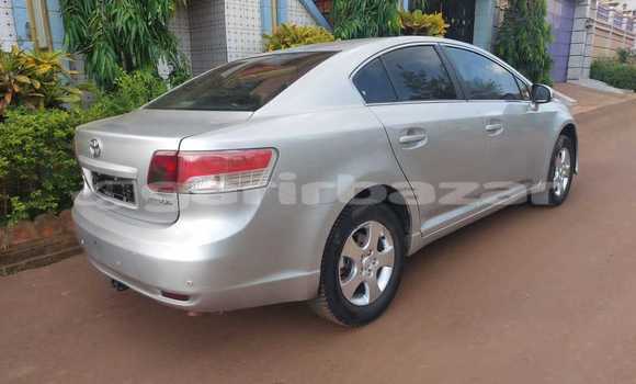 Sayi Na hannu Toyota Avensis Azurfa Mota in Yaounde a Babban Kamaru Sayi Na hannu Toyota Avensis Azurfa Mota in Yaounde a Babban Kamaru