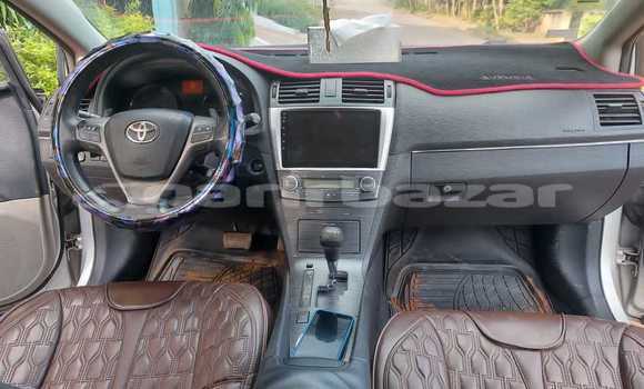 Sayi Na hannu Toyota Avensis Azurfa Mota in Yaounde a Babban Kamaru Sayi Na hannu Toyota Avensis Azurfa Mota in Yaounde a Babban Kamaru