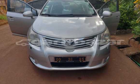 Sayi Na hannu Toyota Avensis Azurfa Mota in Yaounde a Babban Kamaru Sayi Na hannu Toyota Avensis Azurfa Mota in Yaounde a Babban Kamaru