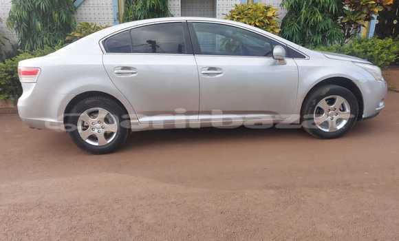 Sayi Na hannu Toyota Avensis Azurfa Mota in Yaounde a Babban Kamaru Sayi Na hannu Toyota Avensis Azurfa Mota in Yaounde a Babban Kamaru