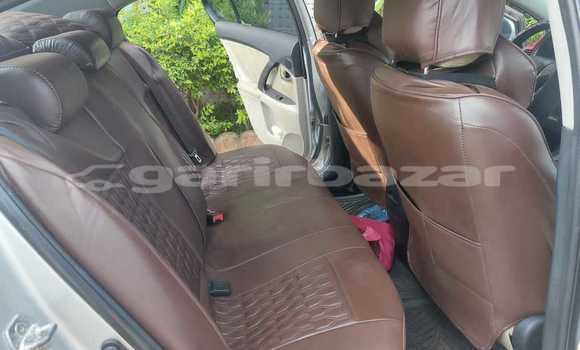 Sayi Na hannu Toyota Avensis Azurfa Mota in Yaounde a Babban Kamaru Sayi Na hannu Toyota Avensis Azurfa Mota in Yaounde a Babban Kamaru