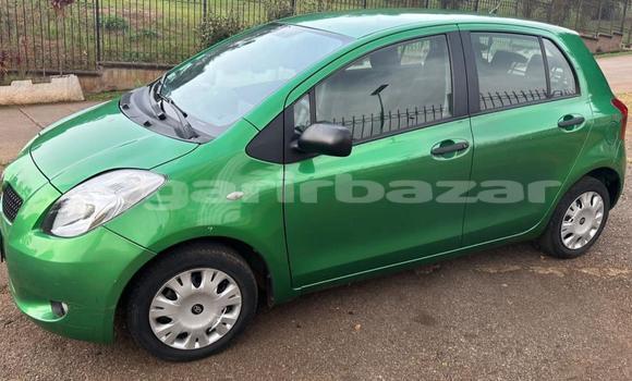 Sayi Na hannu Toyota Yaris Green Mota in Yaounde a Babban Kamaru Sayi Na hannu Toyota Yaris Green Mota in Yaounde a Babban Kamaru