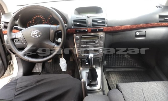 Sayi Na hannu Toyota Avensis Azurfa Mota in Yaounde a Babban Kamaru Sayi Na hannu Toyota Avensis Azurfa Mota in Yaounde a Babban Kamaru