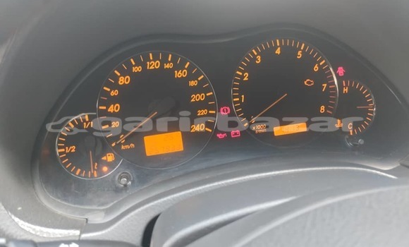 Sayi Na hannu Toyota Avensis Azurfa Mota in Yaounde a Babban Kamaru Sayi Na hannu Toyota Avensis Azurfa Mota in Yaounde a Babban Kamaru