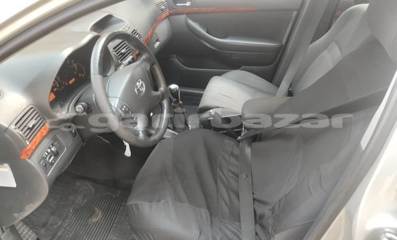 Sayi Na hannu Toyota Avensis Azurfa Mota in Yaounde a Babban Kamaru Sayi Na hannu Toyota Avensis Azurfa Mota in Yaounde a Babban Kamaru