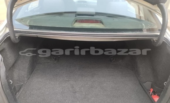 Sayi Na hannu Toyota Avensis Azurfa Mota in Yaounde a Babban Kamaru Sayi Na hannu Toyota Avensis Azurfa Mota in Yaounde a Babban Kamaru