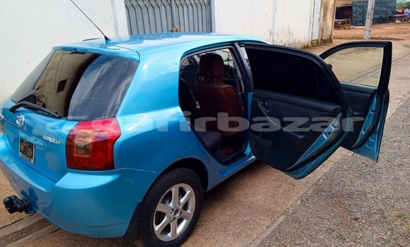 Sayi Na hannu Toyota Corolla Blue Mota in Yaounde a Babban Kamaru Sayi Na hannu Toyota Corolla Blue Mota in Yaounde a Babban Kamaru