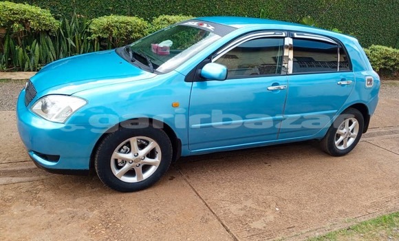 Sayi Na hannu Toyota Corolla Blue Mota in Yaounde a Babban Kamaru Sayi Na hannu Toyota Corolla Blue Mota in Yaounde a Babban Kamaru