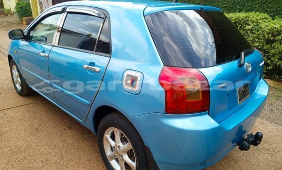 Sayi Na hannu Toyota Corolla Blue Mota in Yaounde a Babban Kamaru Sayi Na hannu Toyota Corolla Blue Mota in Yaounde a Babban Kamaru