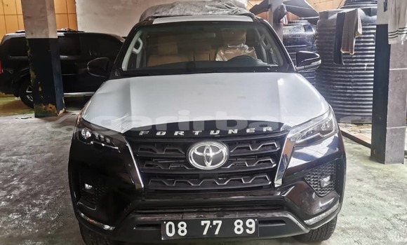 Sayi Sabo Toyota Fortuner Black Mota in Douala a Ƙasar Kamaru