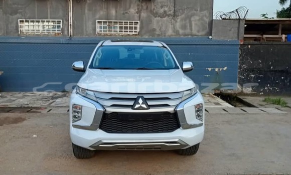 Acheter Import Voiture Mitsubishi Pajero Sport Blanc à Douala, Littoral Cameroon
