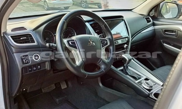 Sayi Imported Mitsubishi Pajero Sport White Mota in Douala a Ƙasar Kamaru Sayi Imported Mitsubishi Pajero Sport White Mota in Douala a Ƙasar Kamaru