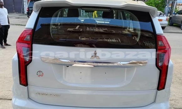 Sayi Imported Mitsubishi Pajero Sport White Mota in Douala a Ƙasar Kamaru Sayi Imported Mitsubishi Pajero Sport White Mota in Douala a Ƙasar Kamaru