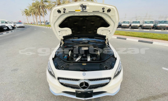 Sayi Na hannu Mercedes‒Benz S–Class White Mota in Douala a Ƙasar Kamaru