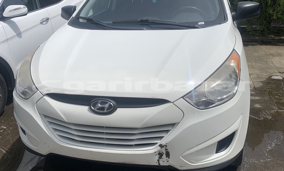 Sayi Imported Hyundai Tucson White Mota in Douala a Ƙasar Kamaru