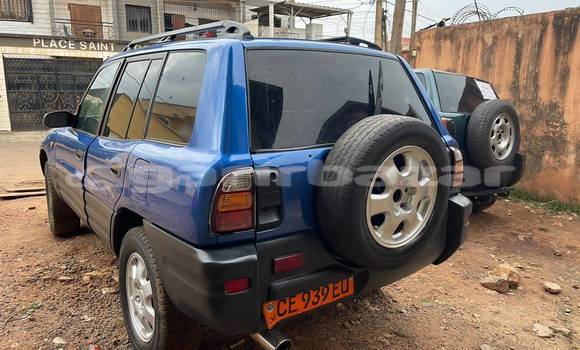 Acheter Occasion Voiture Toyota RAV4 Bleu à Douala, Littoral Cameroon Acheter Occasion Voiture Toyota RAV4 Bleu à Douala, Littoral Cameroon