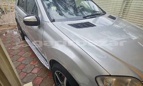 Sayi Na hannu Mercedes‒Benz ML–Class Sauran Mota in Douala a Ƙasar Kamaru