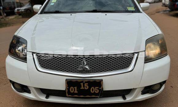 Buy Used Mitsubishi Galant White Car in Douala in Littoral Cameroon