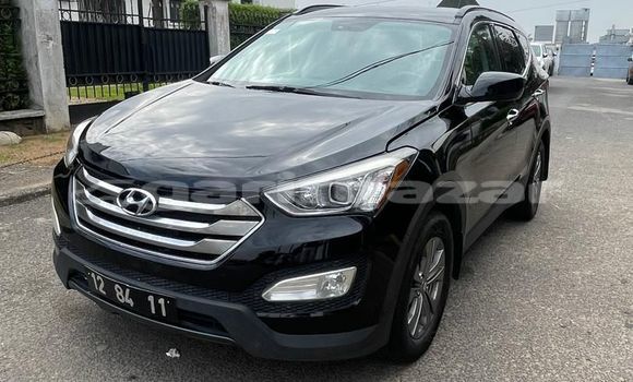Sayi Imported Hyundai Santa Fe Black Mota in Douala a Ƙasar Kamaru
