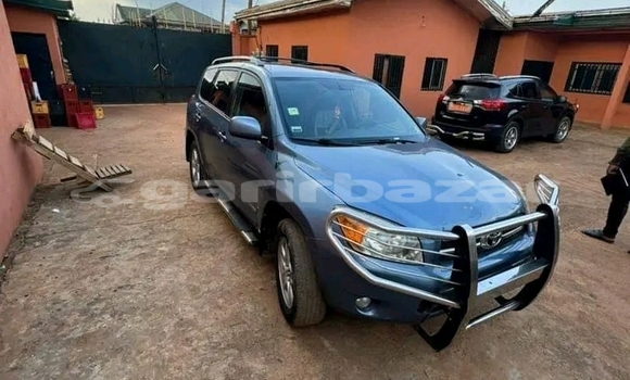 Acheter Occasion Voiture Toyota RAV4 Bleu à Yaoundé, Central Cameroon