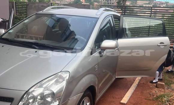 Sayi Na hannu Toyota Corolla Azurfa Mota in Yaounde a Babban Kamaru