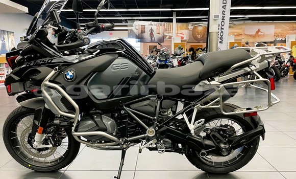 Sayi Sabo BMW R1200GS Adventure Black Motsi in Douala a Ƙasar Kamaru