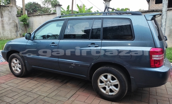 Buy New Toyota Highlander Blue Car in Yaounde in Central Cameroon