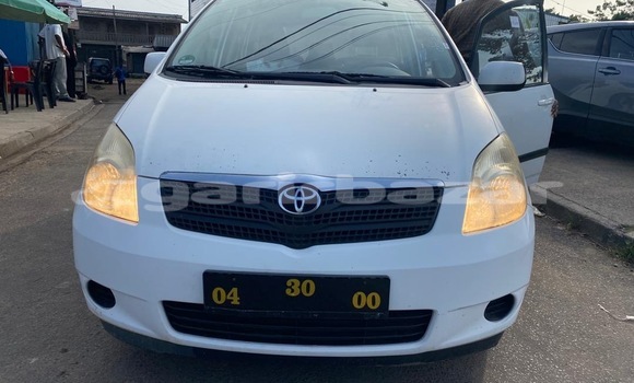 Acheter Neuf Voiture Toyota Corolla Verso Blanc à Douala, Littoral Cameroon