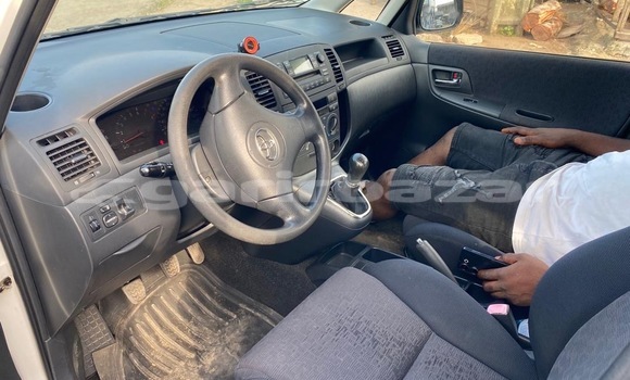 Acheter Neuf Voiture Toyota Corolla Verso Blanc à Douala, Littoral Cameroon Acheter Neuf Voiture Toyota Corolla Verso Blanc à Douala, Littoral Cameroon