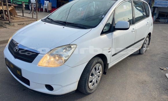 Acheter Neuf Voiture Toyota Corolla Verso Blanc à Douala, Littoral Cameroon Acheter Neuf Voiture Toyota Corolla Verso Blanc à Douala, Littoral Cameroon