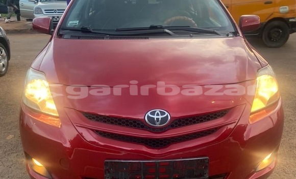 Sayi Na hannu Toyota Yaris Red Mota in Yaounde a Babban Kamaru