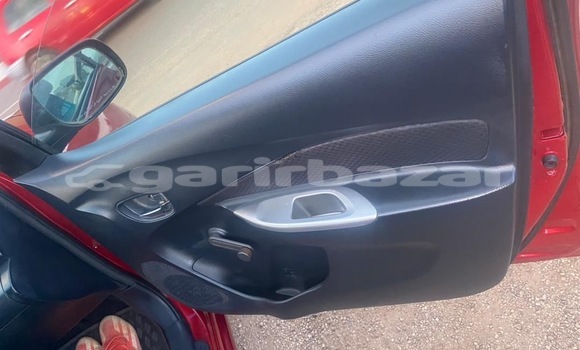 Acheter Occasion Voiture Toyota Yaris Rouge à Yaoundé, Central Cameroon Acheter Occasion Voiture Toyota Yaris Rouge à Yaoundé, Central Cameroon