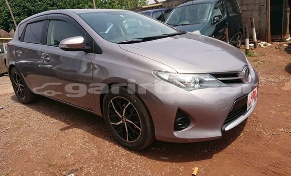 Sayi Na hannu Toyota Auris M Mota in Yaounde a Babban Kamaru Sayi Na hannu Toyota Auris M Mota in Yaounde a Babban Kamaru