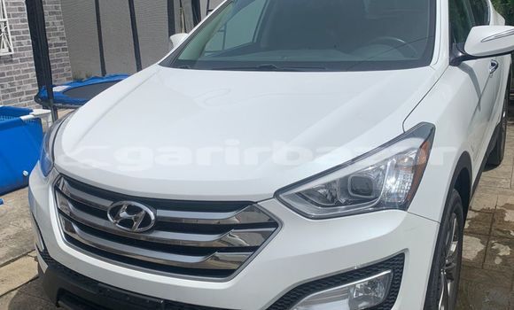 Sayi Na hannu Hyundai Santa Fe White Mota in Douala a Ƙasar Kamaru Sayi Na hannu Hyundai Santa Fe White Mota in Douala a Ƙasar Kamaru