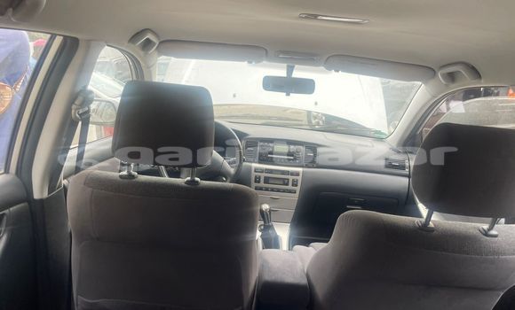 Sayi Imported Toyota Corolla Azurfa Mota in Douala a Ƙasar Kamaru Sayi Imported Toyota Corolla Azurfa Mota in Douala a Ƙasar Kamaru