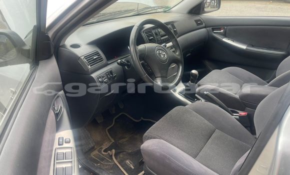 Sayi Imported Toyota Corolla Azurfa Mota in Douala a Ƙasar Kamaru Sayi Imported Toyota Corolla Azurfa Mota in Douala a Ƙasar Kamaru