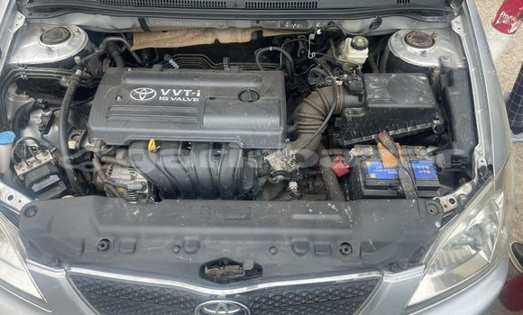 Sayi Imported Toyota Corolla Azurfa Mota in Douala a Ƙasar Kamaru Sayi Imported Toyota Corolla Azurfa Mota in Douala a Ƙasar Kamaru