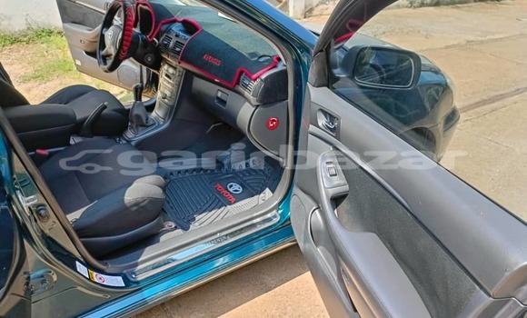 Sayi Na hannu Toyota Avensis Green Mota in Yaounde a Babban Kamaru Sayi Na hannu Toyota Avensis Green Mota in Yaounde a Babban Kamaru