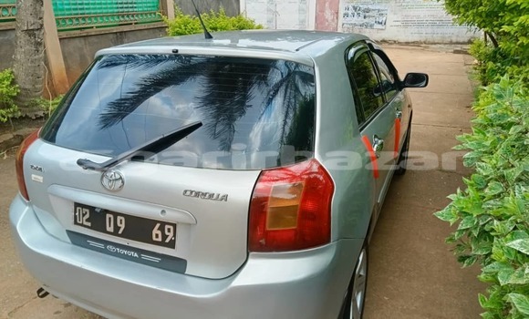 Sayi Na hannu Toyota Corolla Azurfa Mota in Yaounde a Babban Kamaru Sayi Na hannu Toyota Corolla Azurfa Mota in Yaounde a Babban Kamaru