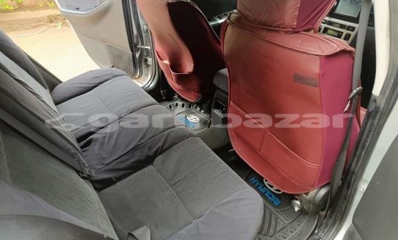 Sayi Na hannu Toyota Corolla Azurfa Mota in Yaounde a Babban Kamaru Sayi Na hannu Toyota Corolla Azurfa Mota in Yaounde a Babban Kamaru