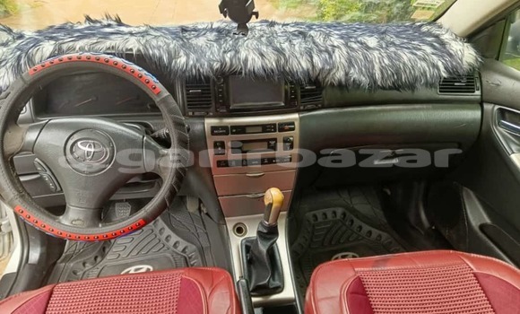 Sayi Na hannu Toyota Corolla Azurfa Mota in Yaounde a Babban Kamaru Sayi Na hannu Toyota Corolla Azurfa Mota in Yaounde a Babban Kamaru