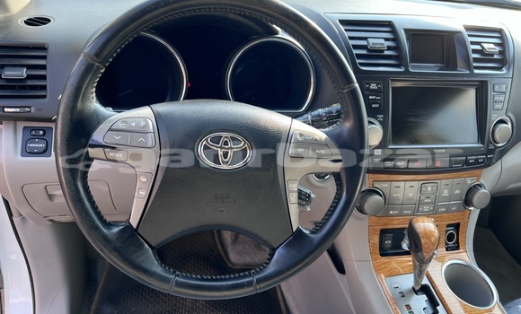 Acheter Occasion Voiture Toyota Highlander Blanc à Yaoundé, Central Cameroon Acheter Occasion Voiture Toyota Highlander Blanc à Yaoundé, Central Cameroon