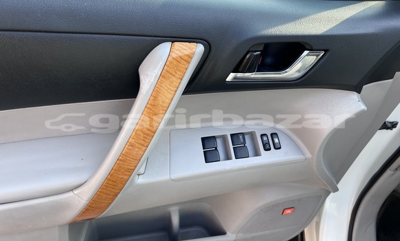 Acheter Occasion Voiture Toyota Highlander Blanc à Yaoundé, Central Cameroon Acheter Occasion Voiture Toyota Highlander Blanc à Yaoundé, Central Cameroon