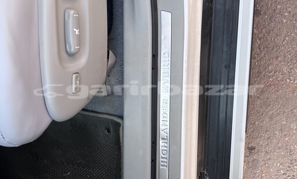 Acheter Occasion Voiture Toyota Highlander Blanc à Yaoundé, Central Cameroon Acheter Occasion Voiture Toyota Highlander Blanc à Yaoundé, Central Cameroon