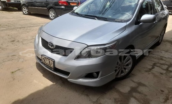 Sayi Imported Toyota Corolla Azurfa Mota in Douala a Ƙasar Kamaru Sayi Imported Toyota Corolla Azurfa Mota in Douala a Ƙasar Kamaru