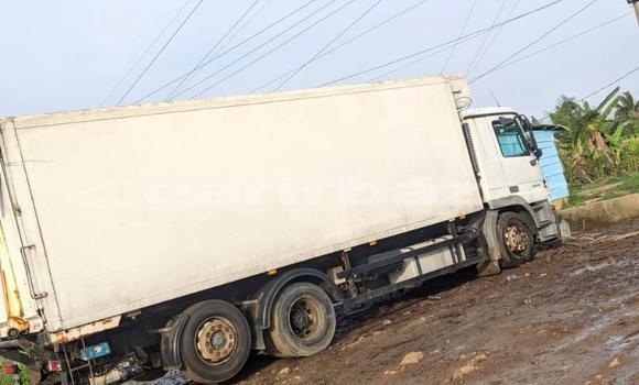 Acheter Import Utilitaire Mercedes‒Benz 2538 Blanc à Douala, Littoral Cameroon Acheter Import Utilitaire Mercedes‒Benz 2538 Blanc à Douala, Littoral Cameroon