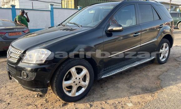 Sayi Na hannu Mercedes‒Benz ML–Class Black Mota in Douala a Ƙasar Kamaru