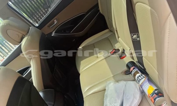 Buy Used Hyundai Santa Fe White Car in Douala in Littoral Cameroon Buy Used Hyundai Santa Fe White Car in Douala in Littoral Cameroon